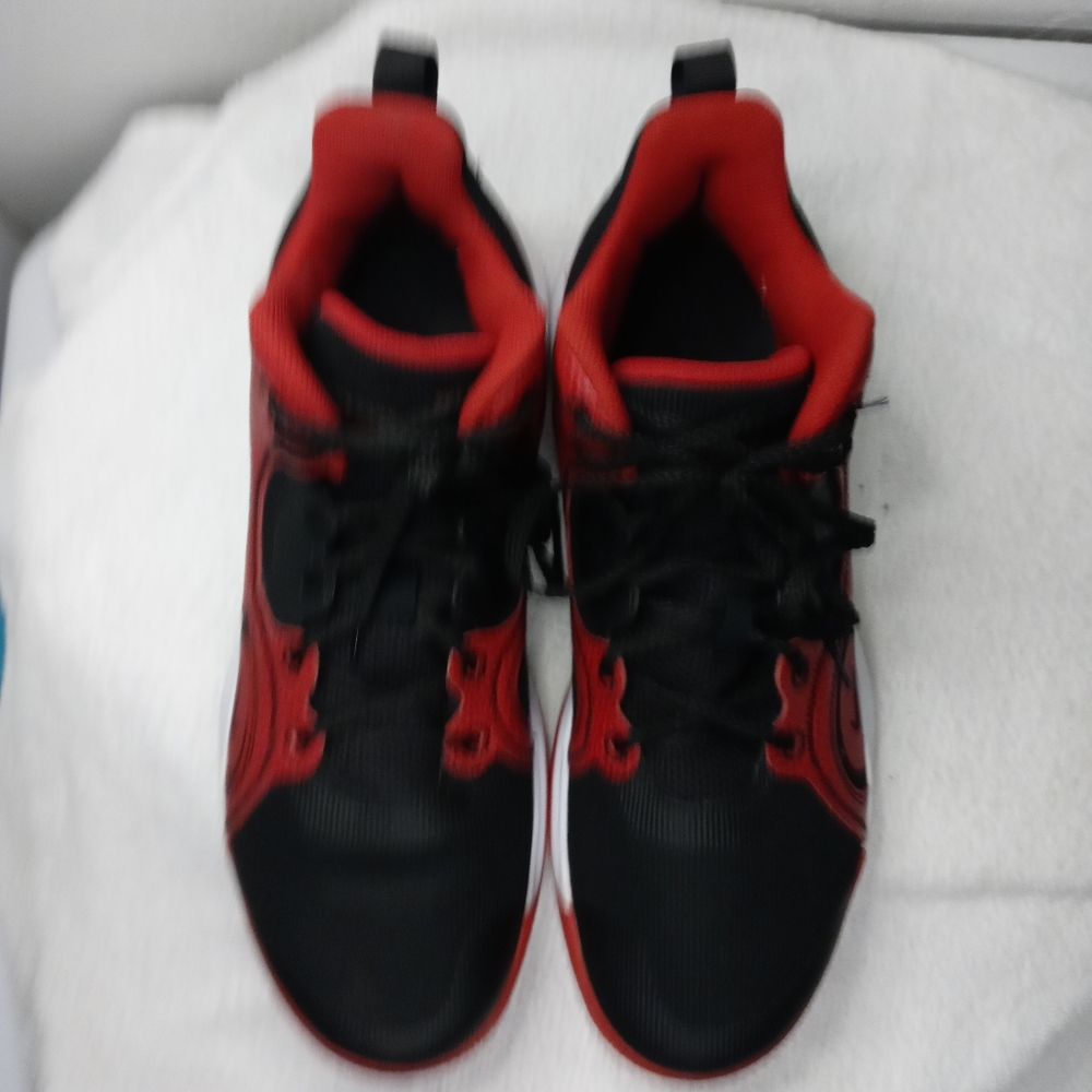 Nike FlyBy Mid 2 Black Gym Red shoes - Picture 2 of 4